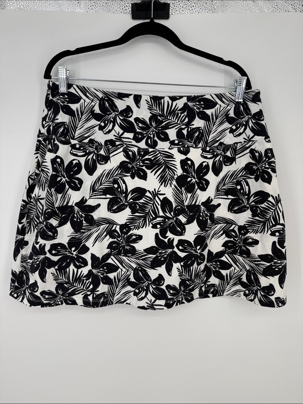 Weekend Routine black & white floral Skort 1x